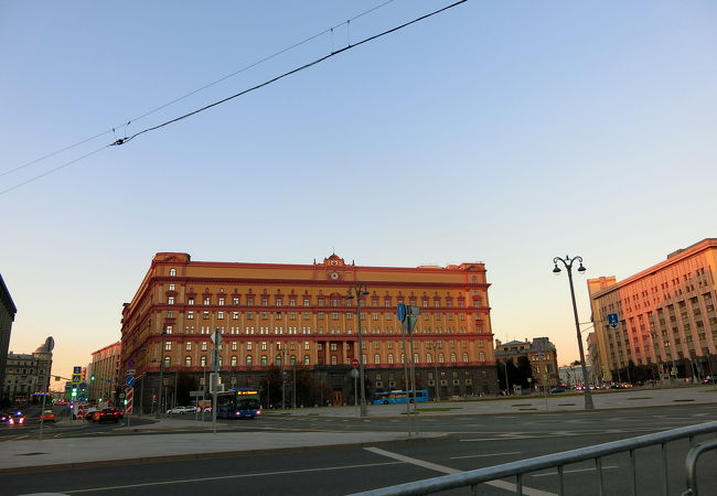 ルビャンカ駅前にあります