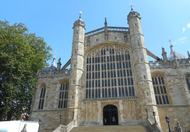 ヘンリー王子とメーガン妃の結婚式が行われた「聖ジョージ礼拝堂」はウインザー城内にある
