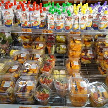 果物パック（3-5ユーロほど）　テルミニ駅地下１階のスーパー