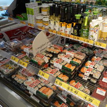 寿司弁当（10ユーロほど）　テルミニ駅地下１階のスーパー