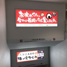 「福岡でなん食べるとね」(^｡^)