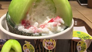 ”まるまるメロン”なるものを「DessertCafe雪氷(ソルビン)ラゾーナ川崎」