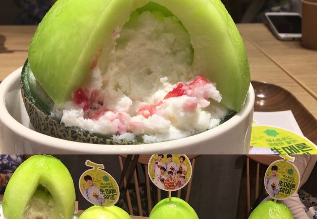 ”まるまるメロン”なるものを「DessertCafe雪氷(ソルビン)ラゾーナ川崎」