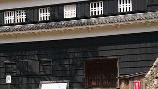 閉じられていた門