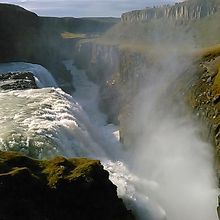 水しぶきで底が見えません