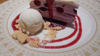 ランチやスイーツの人気店