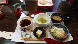 カウンターで揚げたて天ぷら