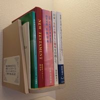 居室にはちょっとしたビジネス本が置いてあります。