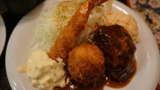 リーズナブルに洋食が食べられる人気店です