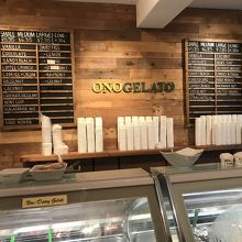 店内とメニュー板