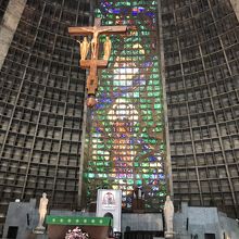 天井から十字架