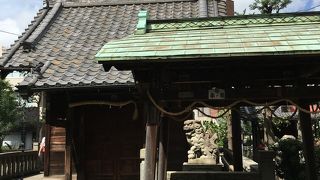 横綱力士の碑がある