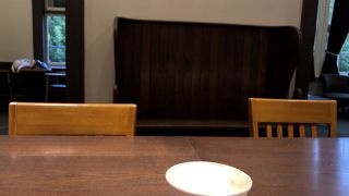 建物の中を楽しむスタバ