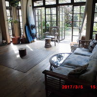 オーナーの趣味の部屋みたいな共用娯楽室です