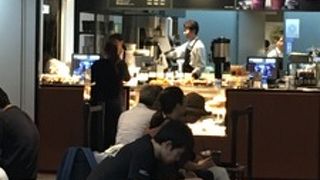 高級飲食店が並ぶ伊丹空港のカフェ