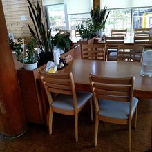 人数に合わせての席が沢山有ります