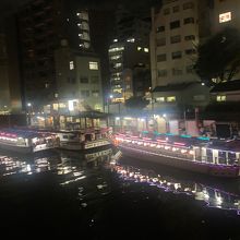 浅草橋から見る幻想的な屋形船のイルミネーション