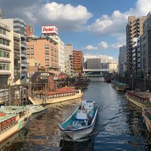 浅草橋から見た神田川を進むボート