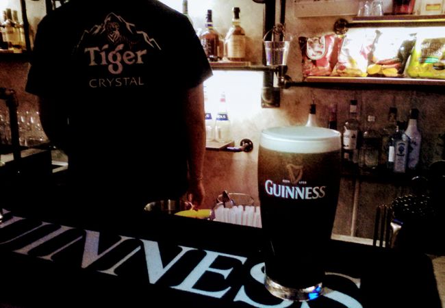 落ち着いた雰囲気のバー兼レストラン