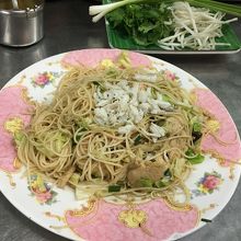 香港ヌードル～パサパサ喉に詰まって旨い！