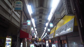 新世界から飛田新地に伸びる商店街