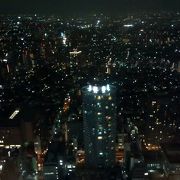 かなり昔からある展望台で、昼も夜も東京の素晴らしい景色を観賞できます