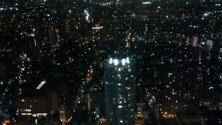 かなり昔からある展望台で、昼も夜も東京の素晴らしい景色を観賞できます