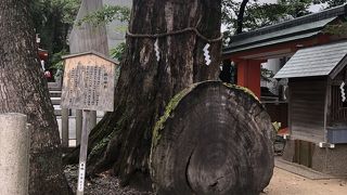 神社の右側の奥です。