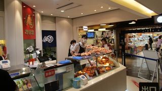 小樽観光でかま栄の本社工場の見学と売店も見たので、新千歳空港内の売店でお土産を購入しました。