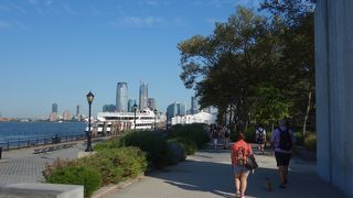 ニューヨークの「山下公園」。のんびりするのに最適。