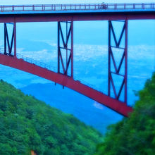 つばくろ谷不動沢橋より下界を見下ろす。