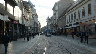 ザグレブの町を東西に走るメーンストリート、イリツァ通り