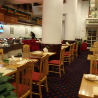 朝食はビュッフェスタイル。パンや乳製品による洋食も可能。