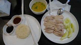 不味いカオマンガイを初めて食べた。