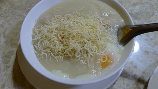 以前は絶品だと絶賛していたマダムだが、今夜は納得がいかなかった模様。