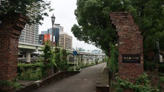 花の時期じゃなきゃただの庭園