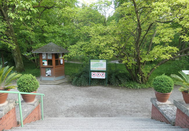 広い庭園のようなザグレブ植物園