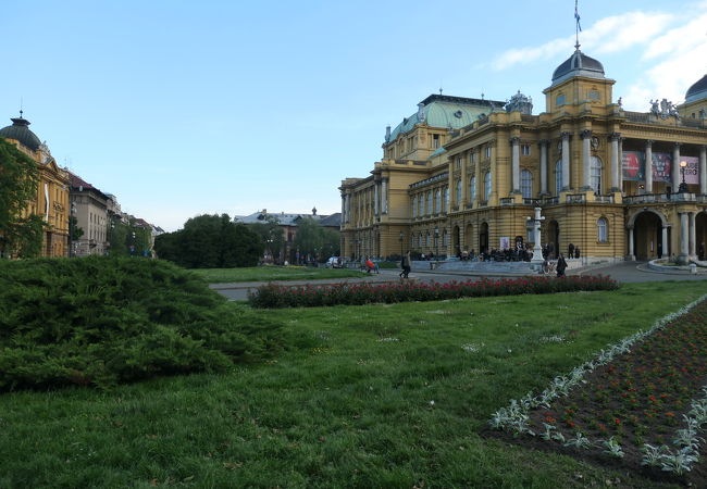 国立劇場が建っている美しいチトー広場