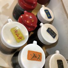 7種類のソース、これにマヨネーズと紅生姜が加る