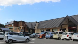 町の中心にあり、観光の拠点。