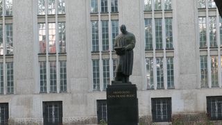 ザグレブ駅西方にあるクロアチア国立公文書館