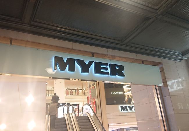 地下のフードコートを利用しました