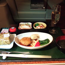 ファーストクラスの夕食