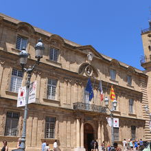 市庁舎と天文時計塔