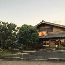 この外観も風情があって好きです