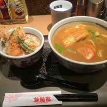 カレーうどんと天丼のセット