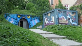 第2次大戦中の防空壕が今は博物館になっているグリチトンネル