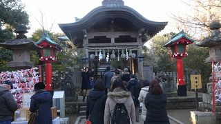 天井に八方睨みの亀