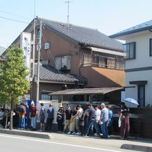 11：30の段階で30人くらいの行列ができていました