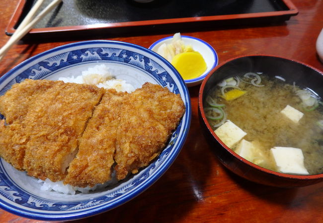 下仁田駅からすぐ、昭和の食堂
